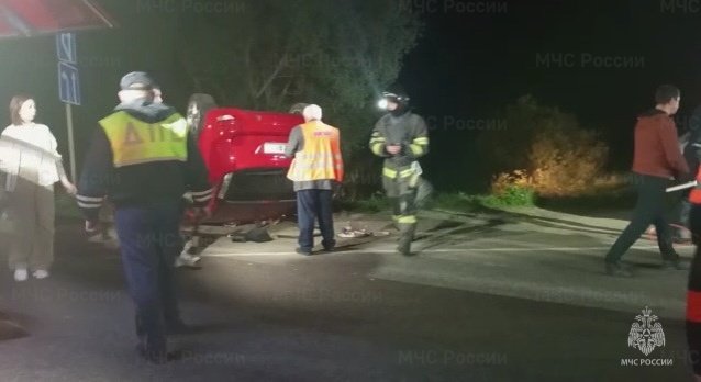 Пожарно - спасательные подразделения МЧС России приняли участие в ликвидации последствий ДТП в Выгоничском районе